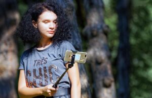 自撮りモードを使ったインスタ映えする写真の撮り方は？