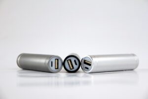 モバイルバッテリーで充電に対応したカメラはどれですか？