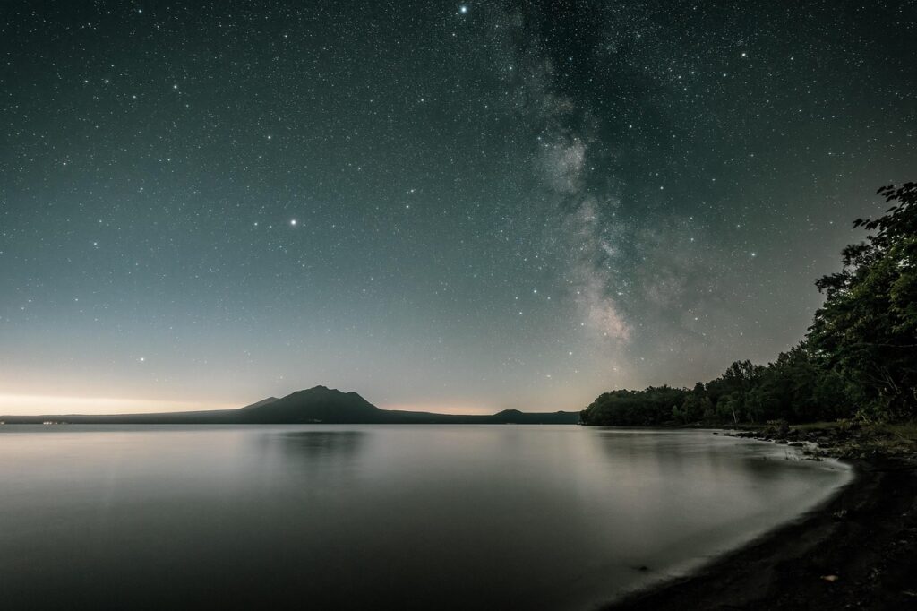 夜景写真が暗くなる原因とその設定方法は？