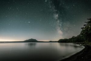 夜景写真が暗くなる原因とその設定方法は？