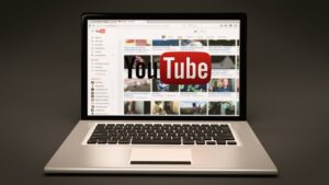 YouTubeに最適なカメラの選び方と外部マイクのポイントは？