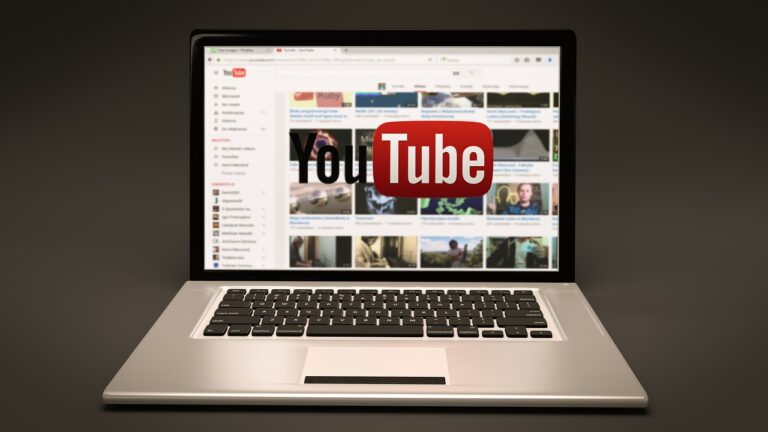 YouTubeに最適なカメラの選び方と外部マイクのポイントは？