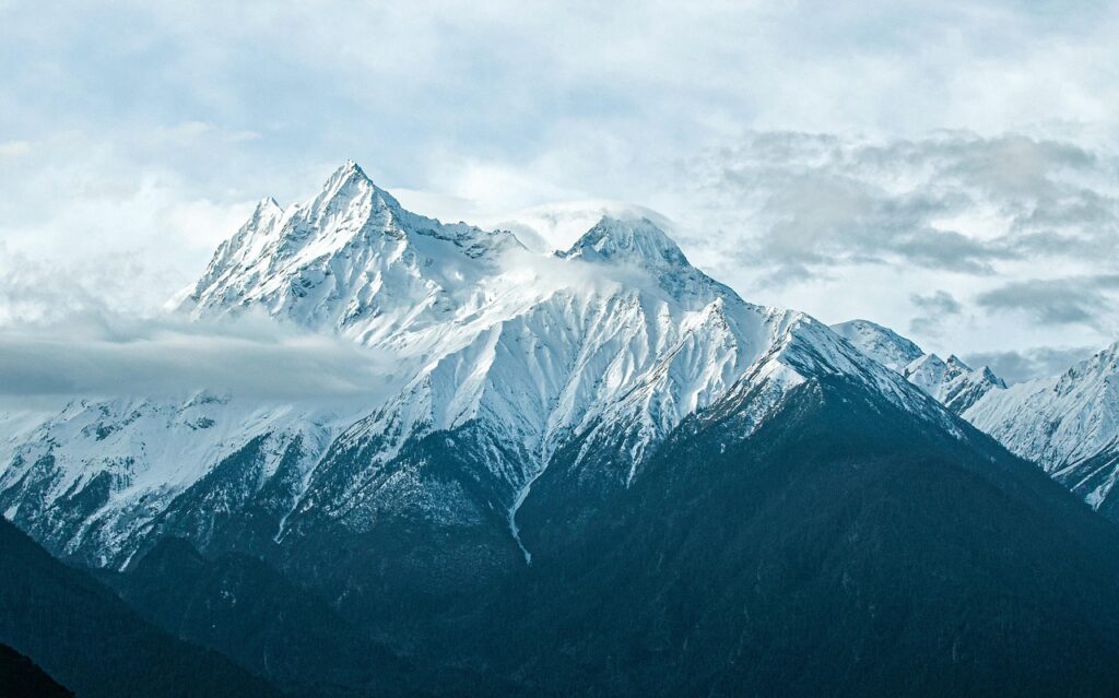 登山に最適な軽いカメラの選び方は？
