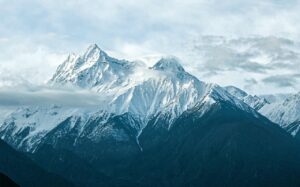 登山に最適な軽いカメラの選び方は？