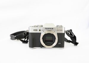 FUJIFILMとSonyの初心者向けカメラ選び方の違いは何ですか？