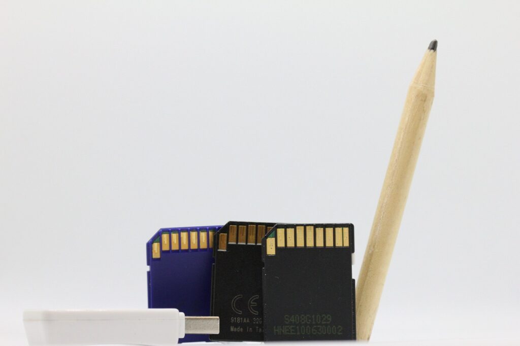 SDカード UHS-IとUHS-IIの選び方基準は？